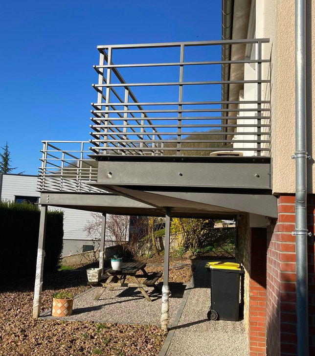 Réalisation de garde-corps en acier sur-mesure pour terrasse 